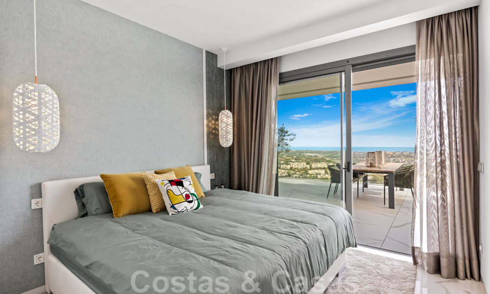 Apartamento contemporáneo de 3 dormitorios en venta con vistas al mar en las colinas de Benahavis - Marbella 46125