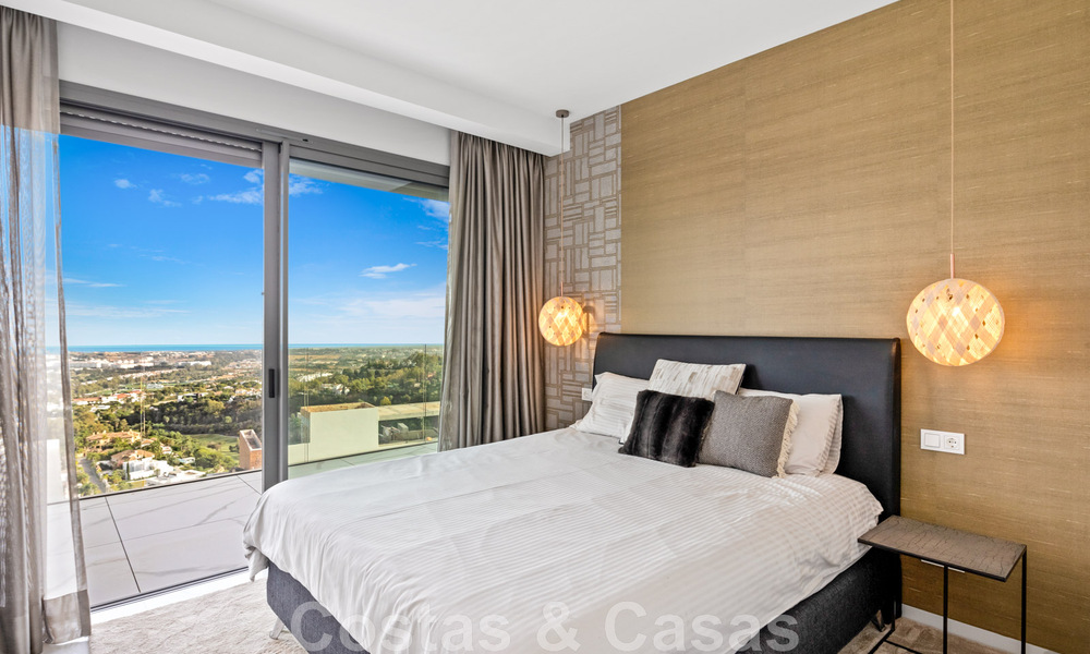 Apartamento contemporáneo de 3 dormitorios en venta con vistas al mar en las colinas de Benahavis - Marbella 46126