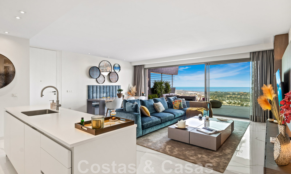 Apartamento contemporáneo de 3 dormitorios en venta con vistas al mar en las colinas de Benahavis - Marbella 46128
