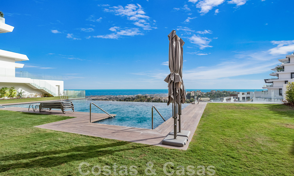 Apartamento contemporáneo de 3 dormitorios en venta con vistas al mar en las colinas de Benahavis - Marbella 46135