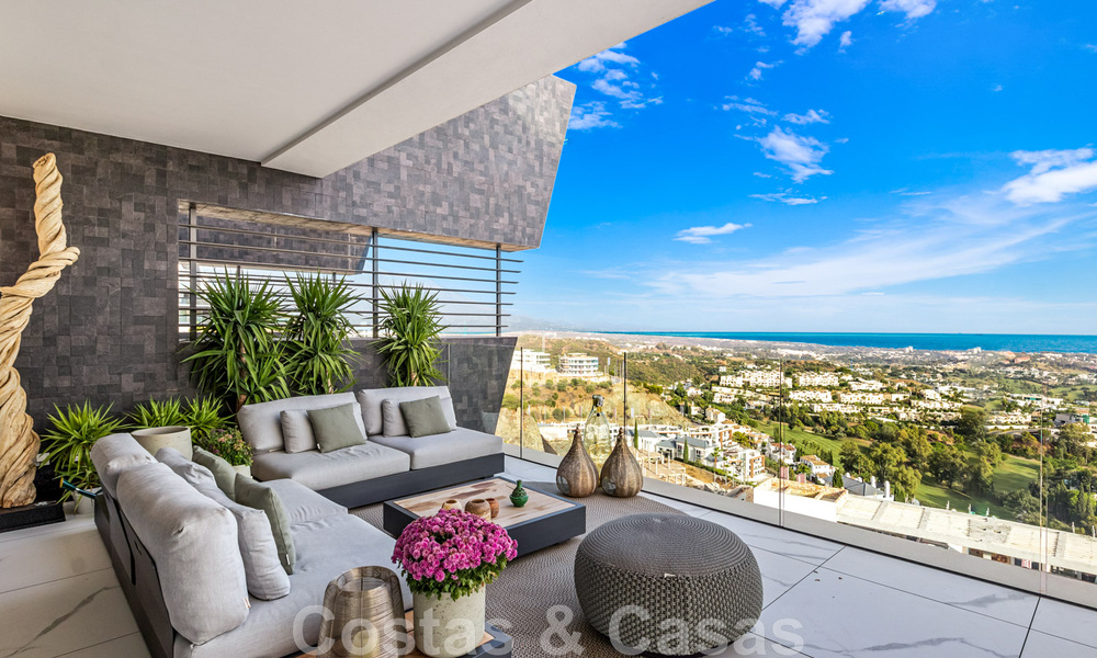 Apartamento contemporáneo de 3 dormitorios en venta con vistas al mar en las colinas de Benahavis - Marbella 46138