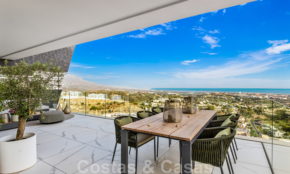 Apartamento contemporáneo de 3 dormitorios en venta con vistas al mar en las colinas de Benahavis - Marbella 46139