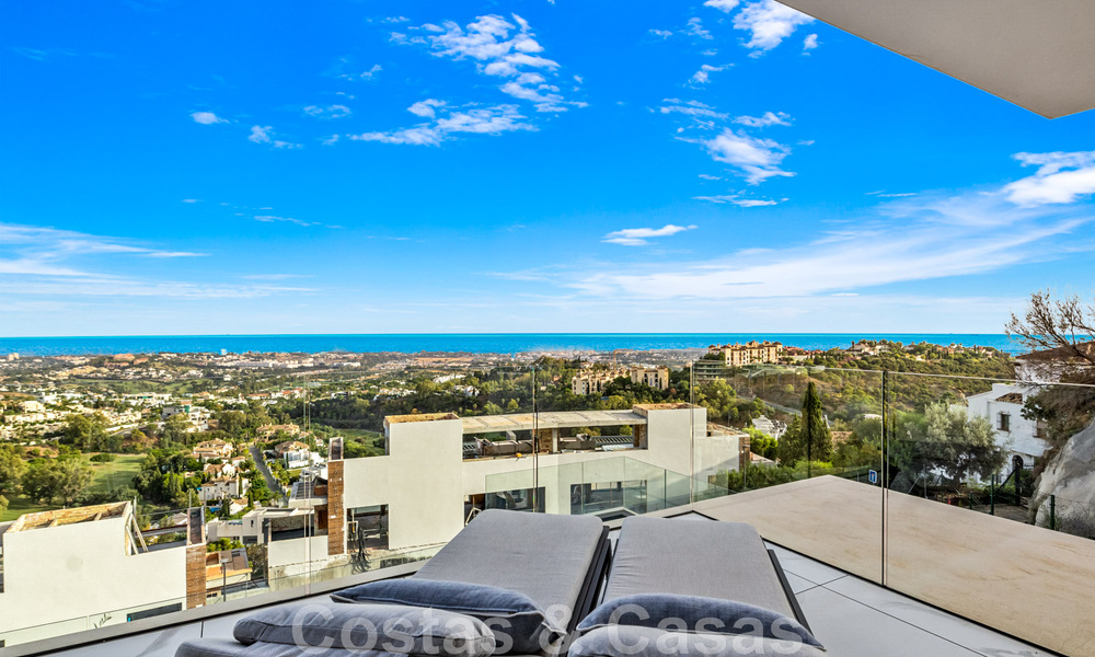 Apartamento contemporáneo de 3 dormitorios en venta con vistas al mar en las colinas de Benahavis - Marbella 46140