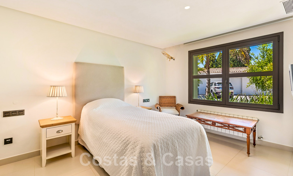 Tradicional villa de lujo en venta, en segunda línea de golf en una prestigiosa zona residencial en Nueva Andalucía, Marbella 46515