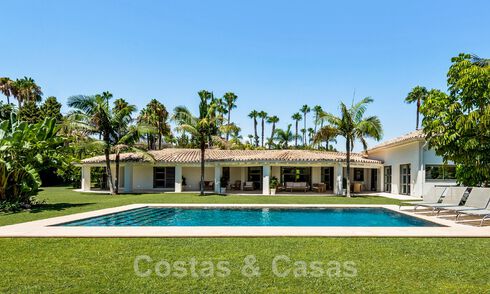 Tradicional villa de lujo en venta, en segunda línea de golf en una prestigiosa zona residencial en Nueva Andalucía, Marbella 46517
