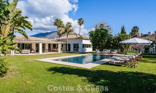 Tradicional villa de lujo en venta, en segunda línea de golf en una prestigiosa zona residencial en Nueva Andalucía, Marbella 775935 