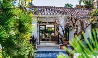 Tradicional villa de lujo en venta, en segunda línea de golf en una prestigiosa zona residencial en Nueva Andalucía, Marbella 775942 