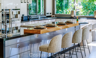 Tradicional villa de lujo en venta, en segunda línea de golf en una prestigiosa zona residencial en Nueva Andalucía, Marbella 775943 