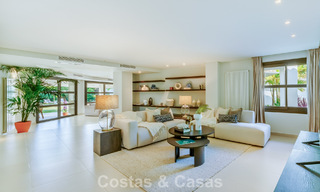 Tradicional villa de lujo en venta, en segunda línea de golf en una prestigiosa zona residencial en Nueva Andalucía, Marbella 775959 