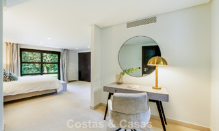 Tradicional villa de lujo en venta, en segunda línea de golf en una prestigiosa zona residencial en Nueva Andalucía, Marbella 775961 