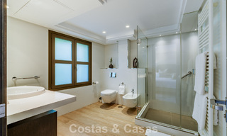 Tradicional villa de lujo en venta, en segunda línea de golf en una prestigiosa zona residencial en Nueva Andalucía, Marbella 775974 