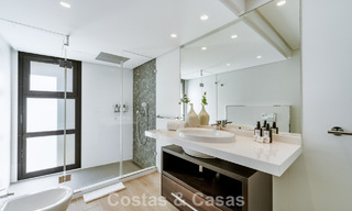 Tradicional villa de lujo en venta, en segunda línea de golf en una prestigiosa zona residencial en Nueva Andalucía, Marbella 775976 