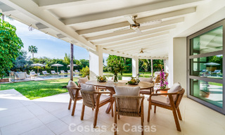 Tradicional villa de lujo en venta, en segunda línea de golf en una prestigiosa zona residencial en Nueva Andalucía, Marbella 775977 