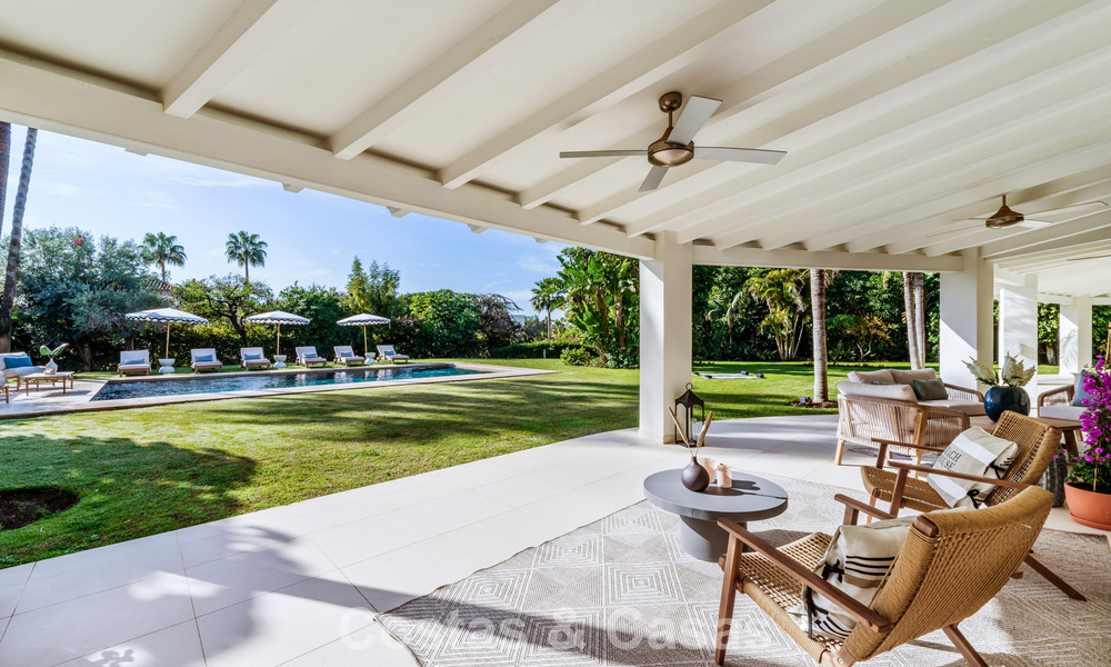 Tradicional villa de lujo en venta, en segunda línea de golf en una prestigiosa zona residencial en Nueva Andalucía, Marbella 775979