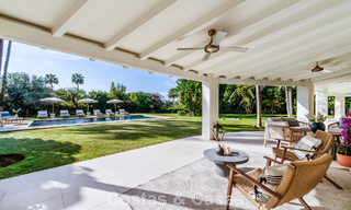 Tradicional villa de lujo en venta, en segunda línea de golf en una prestigiosa zona residencial en Nueva Andalucía, Marbella 775979 