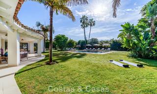 Tradicional villa de lujo en venta, en segunda línea de golf en una prestigiosa zona residencial en Nueva Andalucía, Marbella 775981 