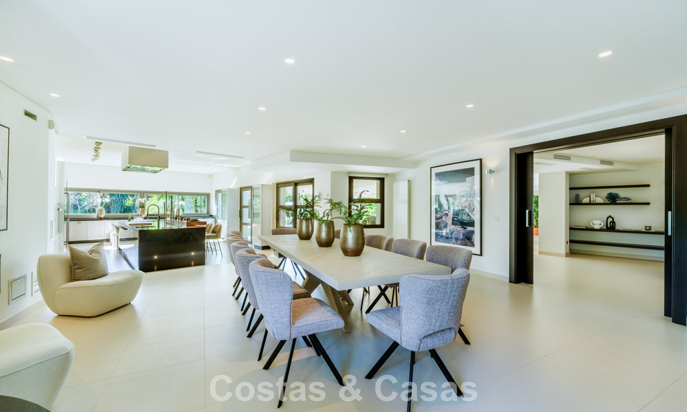 Tradicional villa de lujo en venta, en segunda línea de golf en una prestigiosa zona residencial en Nueva Andalucía, Marbella 775983
