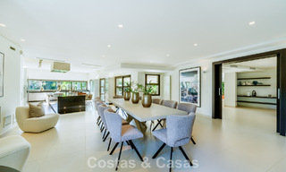 Tradicional villa de lujo en venta, en segunda línea de golf en una prestigiosa zona residencial en Nueva Andalucía, Marbella 775983 