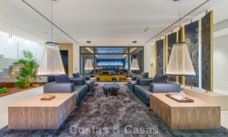 Majestuosa y contemporánea villa de nueva construcción en venta con sublimes vistas al mar en las colinas de La Quinta en Benahavis - Marbella 786668 