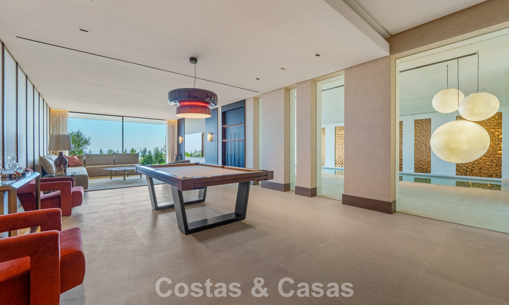 Majestuosa y contemporánea villa de nueva construcción en venta con sublimes vistas al mar en las colinas de La Quinta en Benahavis - Marbella 786673