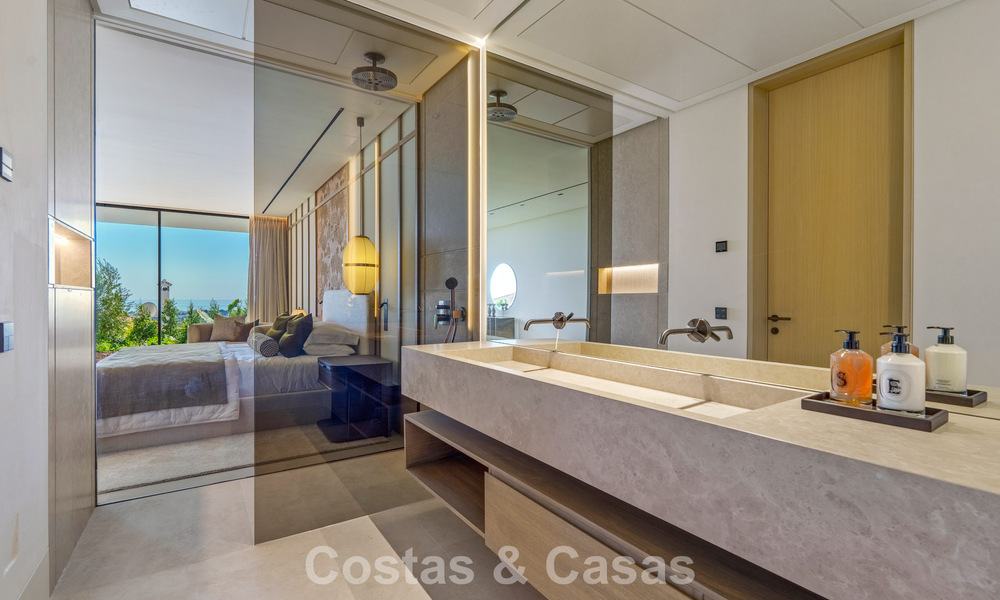 Majestuosa y contemporánea villa de nueva construcción en venta con sublimes vistas al mar en las colinas de La Quinta en Benahavis - Marbella 786678