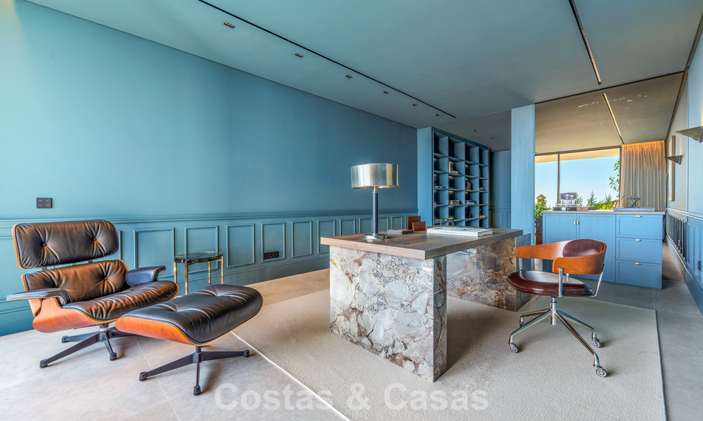 Majestuosa y contemporánea villa de nueva construcción en venta con sublimes vistas al mar en las colinas de La Quinta en Benahavis - Marbella 786682