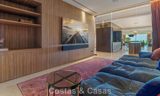 Majestuosa y contemporánea villa de nueva construcción en venta con sublimes vistas al mar en las colinas de La Quinta en Benahavis - Marbella 786684 