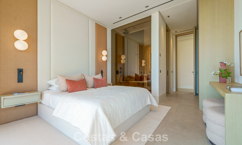 Majestuosa y contemporánea villa de nueva construcción en venta con sublimes vistas al mar en las colinas de La Quinta en Benahavis - Marbella 786686