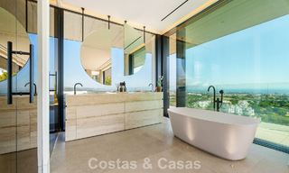 Majestuosa y contemporánea villa de nueva construcción en venta con sublimes vistas al mar en las colinas de La Quinta en Benahavis - Marbella 786688 