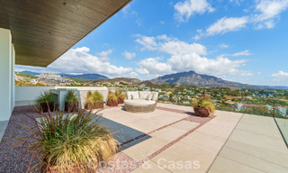 Majestuosa y contemporánea villa de nueva construcción en venta con sublimes vistas al mar en las colinas de La Quinta en Benahavis - Marbella 786691 