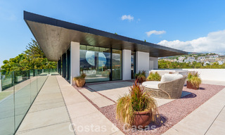 Majestuosa y contemporánea villa de nueva construcción en venta con sublimes vistas al mar en las colinas de La Quinta en Benahavis - Marbella 786692 