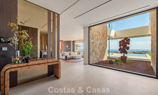 Majestuosa y contemporánea villa de nueva construcción en venta con sublimes vistas al mar en las colinas de La Quinta en Benahavis - Marbella 786695 