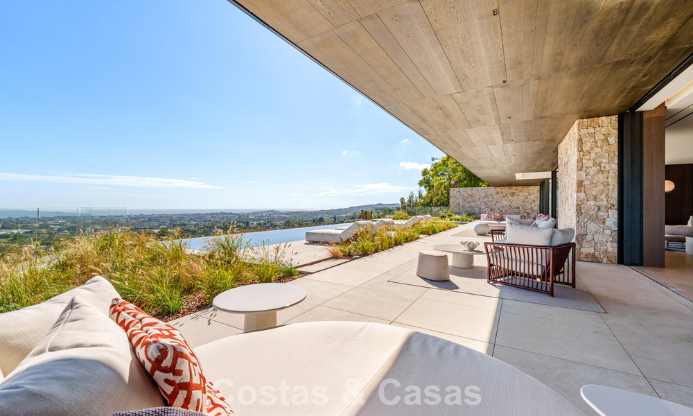 Majestuosa y contemporánea villa de nueva construcción en venta con sublimes vistas al mar en las colinas de La Quinta en Benahavis - Marbella 786703
