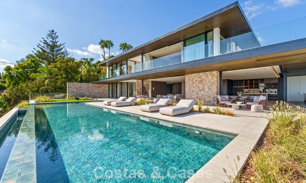 Majestuosa y contemporánea villa de nueva construcción en venta con sublimes vistas al mar en las colinas de La Quinta en Benahavis - Marbella 786704