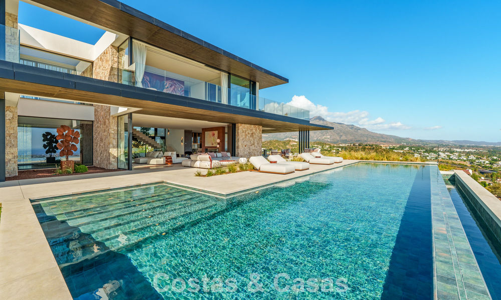 Majestuosa y contemporánea villa de nueva construcción en venta con sublimes vistas al mar en las colinas de La Quinta en Benahavis - Marbella 786707