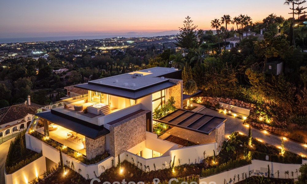 Majestuosa y contemporánea villa de nueva construcción en venta con sublimes vistas al mar en las colinas de La Quinta en Benahavis - Marbella 786711