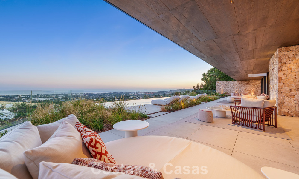 Majestuosa y contemporánea villa de nueva construcción en venta con sublimes vistas al mar en las colinas de La Quinta en Benahavis - Marbella 786712