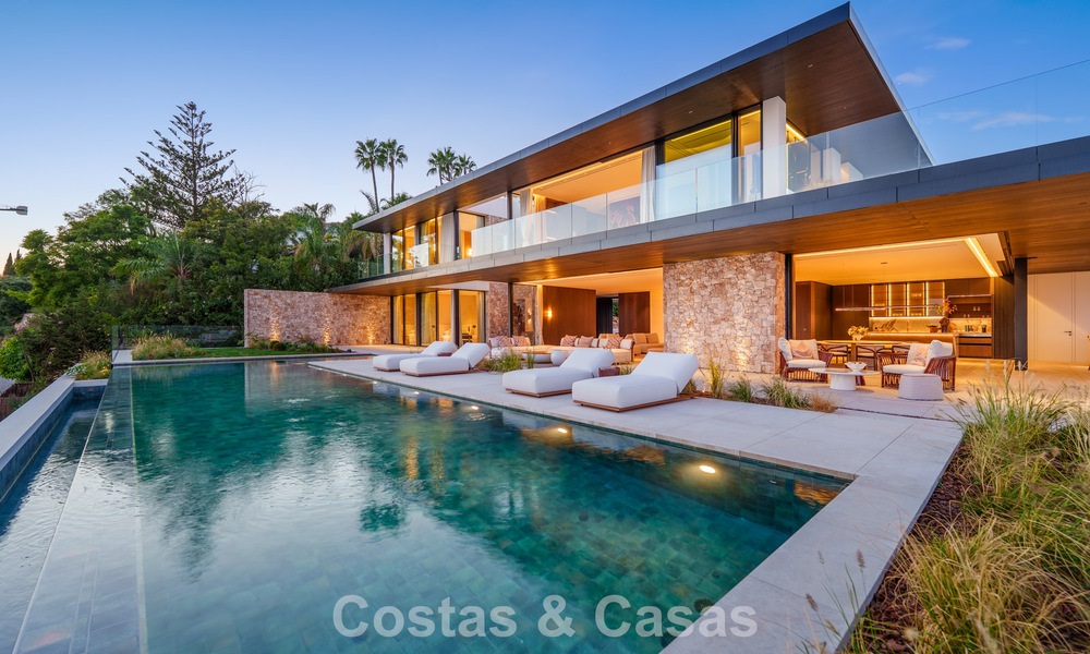 Majestuosa y contemporánea villa de nueva construcción en venta con sublimes vistas al mar en las colinas de La Quinta en Benahavis - Marbella 786713