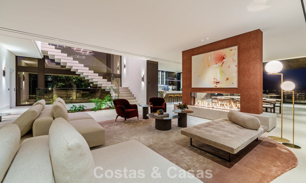 Majestuosa y contemporánea villa de nueva construcción en venta con sublimes vistas al mar en las colinas de La Quinta en Benahavis - Marbella 786717