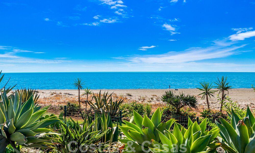 Amplio apartamento reformado en venta en un complejo de playa con vistas panorámicas al mar, en la Nueva Milla de Oro entre Marbella y Estepona 46532