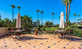 Amplio apartamento reformado en venta en un complejo de playa con vistas panorámicas al mar, en la Nueva Milla de Oro entre Marbella y Estepona 46539 