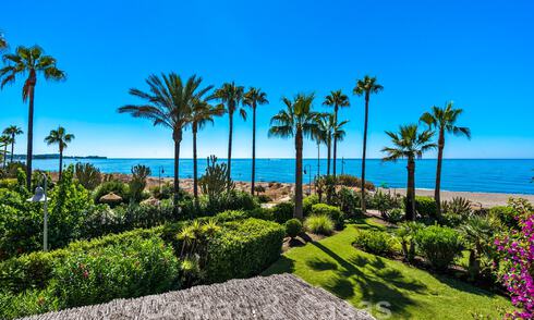 Amplio apartamento reformado en venta en un complejo de playa con vistas panorámicas al mar, en la Nueva Milla de Oro entre Marbella y Estepona 46561