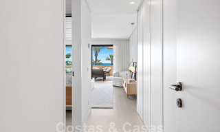 Amplio apartamento reformado en venta en un complejo de playa con vistas panorámicas al mar, en la Nueva Milla de Oro entre Marbella y Estepona 54906 