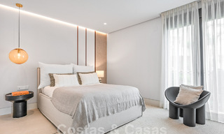 Amplio apartamento reformado en venta en un complejo de playa con vistas panorámicas al mar, en la Nueva Milla de Oro entre Marbella y Estepona 54907 