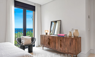 Amplio apartamento reformado en venta en un complejo de playa con vistas panorámicas al mar, en la Nueva Milla de Oro entre Marbella y Estepona 54909 