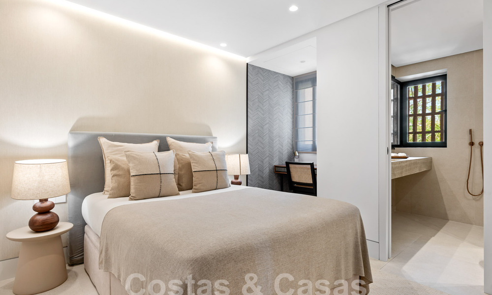 Amplio apartamento reformado en venta en un complejo de playa con vistas panorámicas al mar, en la Nueva Milla de Oro entre Marbella y Estepona 54911