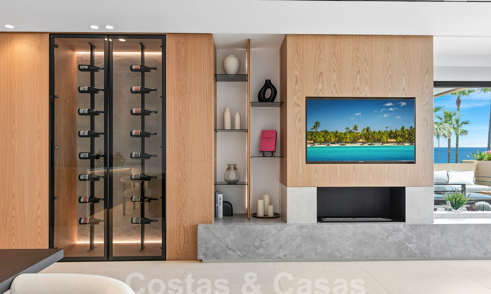 Amplio apartamento reformado en venta en un complejo de playa con vistas panorámicas al mar, en la Nueva Milla de Oro entre Marbella y Estepona 54924