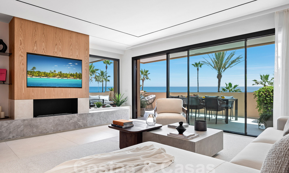 Amplio apartamento reformado en venta en un complejo de playa con vistas panorámicas al mar, en la Nueva Milla de Oro entre Marbella y Estepona 54925