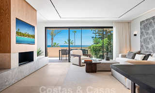 Amplio apartamento reformado en venta en un complejo de playa con vistas panorámicas al mar, en la Nueva Milla de Oro entre Marbella y Estepona 54928 