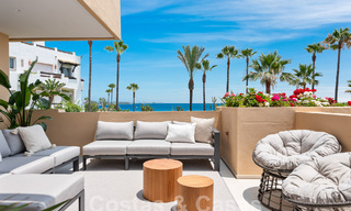 Amplio apartamento reformado en venta en un complejo de playa con vistas panorámicas al mar, en la Nueva Milla de Oro entre Marbella y Estepona 54933 